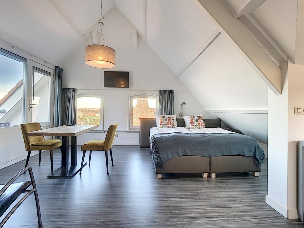The Town Hotel Studios Appartments Zuidzande Екстериор снимка