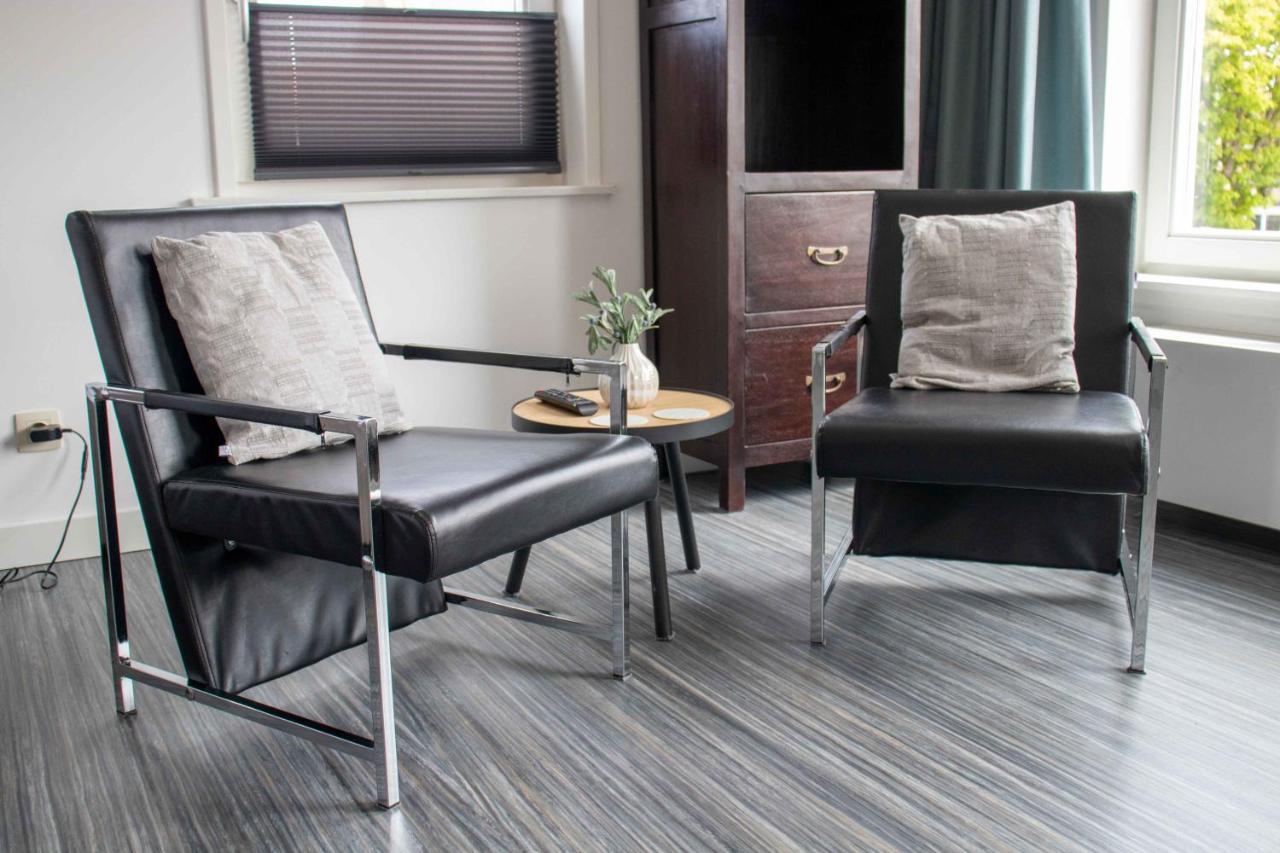 The Town Hotel Studios Appartments Zuidzande Екстериор снимка