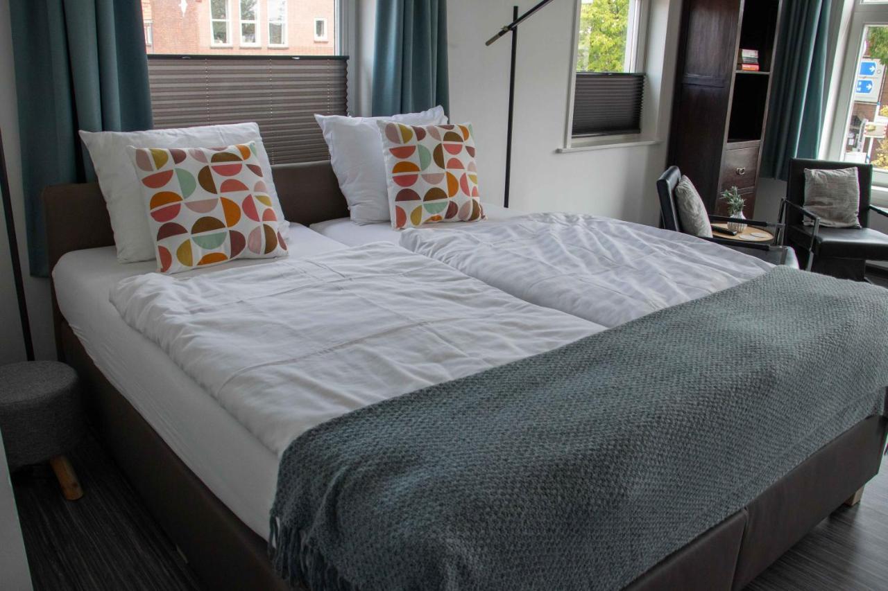 The Town Hotel Studios Appartments Zuidzande Екстериор снимка