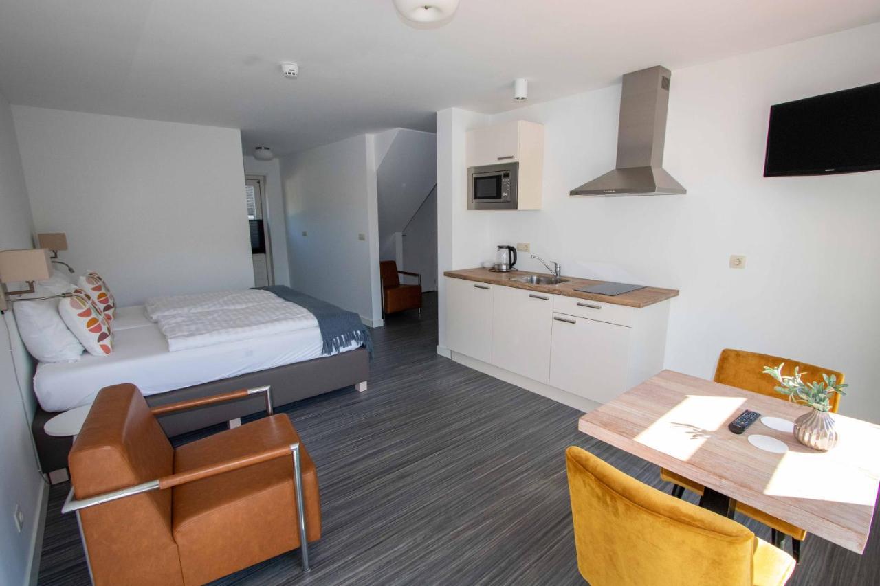 The Town Hotel Studios Appartments Zuidzande Екстериор снимка